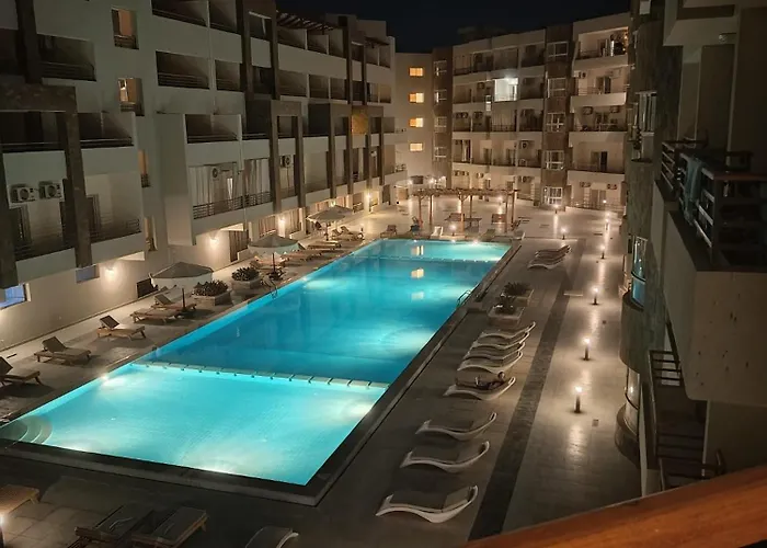 Apart Otel Luxury Studio, Pool, Private & Close To Airport