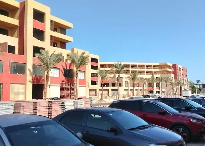 Luxury Studio, Pool, Private & Close To Airport Apart Otel