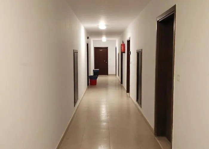 Luxury Studio, Pool, Private & Close To Airport Апарт-отель 3*