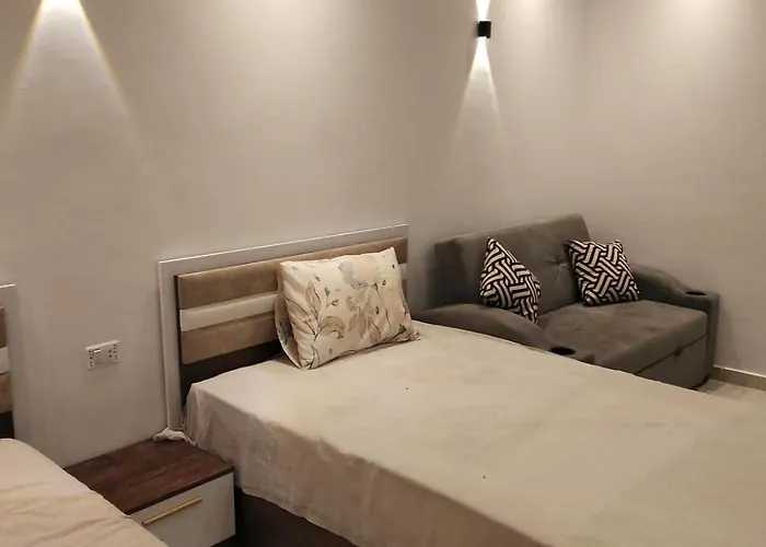 Luxury Studio, Pool, Private & Close To Airport 3*