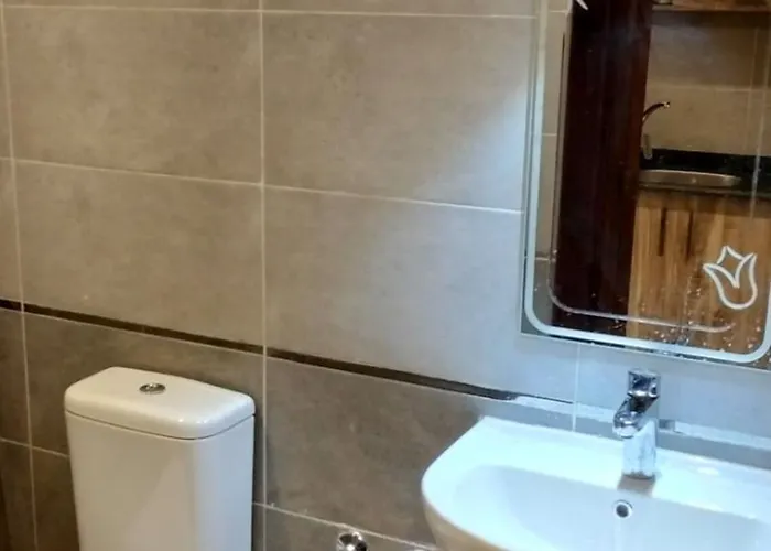 Luxury Studio, Pool, Private & Close To Airport Apart Otel 3*