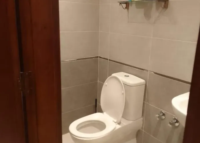 Luxury Studio, Pool, Private & Close To Airport Apart Otel 3*