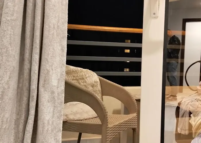 Luxury Studio, Pool, Private & Close To Airport 3*