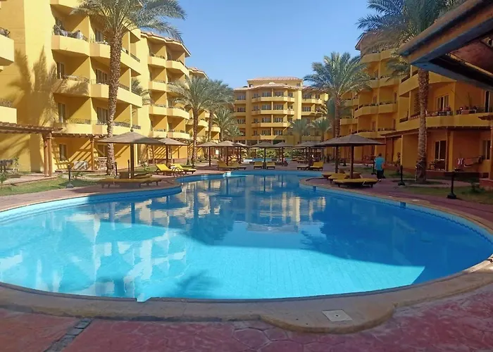 Luxury Studio, Pool, Private & Close To Airport