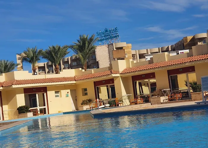 Luxury Studio, Pool, Private & Close To Airport