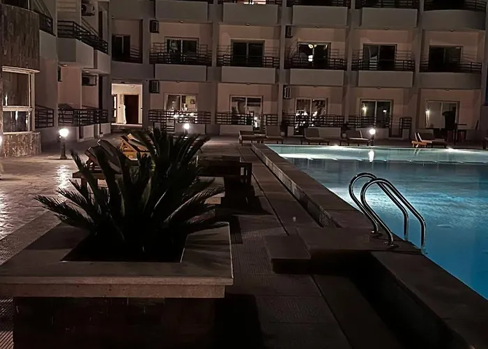 Apart Otel Luxury Studio, Pool, Private & Close To Airport