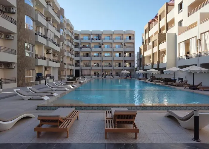 Luxury Studio, Pool, Private & Close To Airport