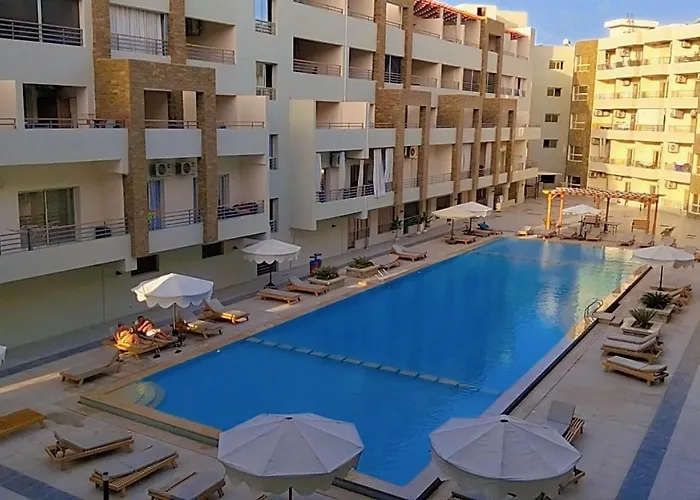 Luxury Studio, Pool, Private & Close To Airport 3* Хургада