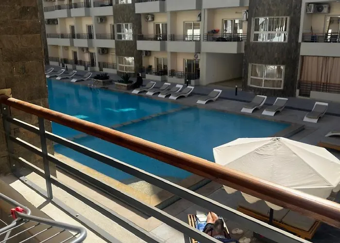 Apart Otel Luxury Studio, Pool, Private & Close To Airport 3*