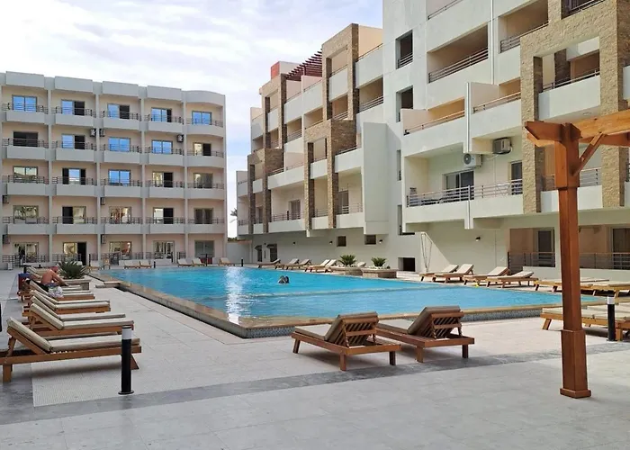 Luxury Studio, Pool, Private & Close To Airport 3*
