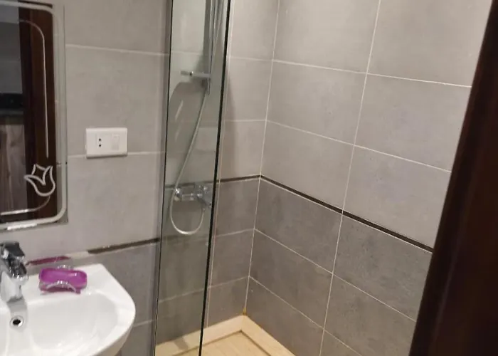 Luxury Studio, Pool, Private & Close To Airport