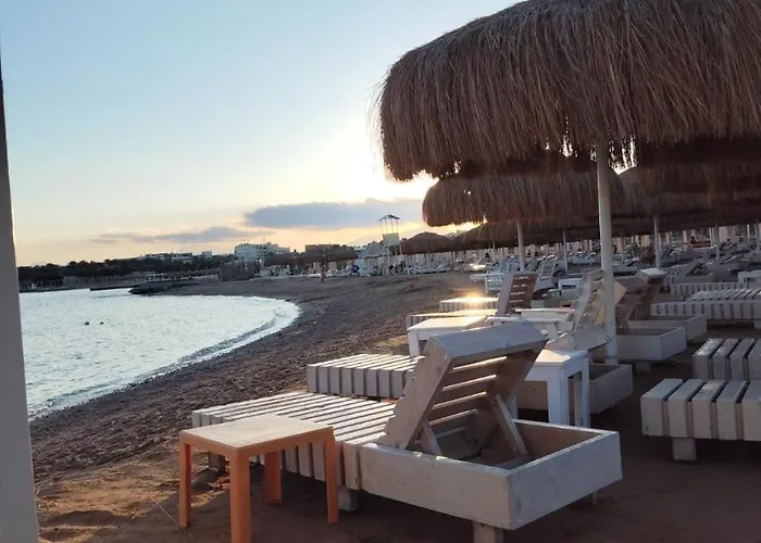 Luxury Studio, Pool, Private & Close To Airport 3*