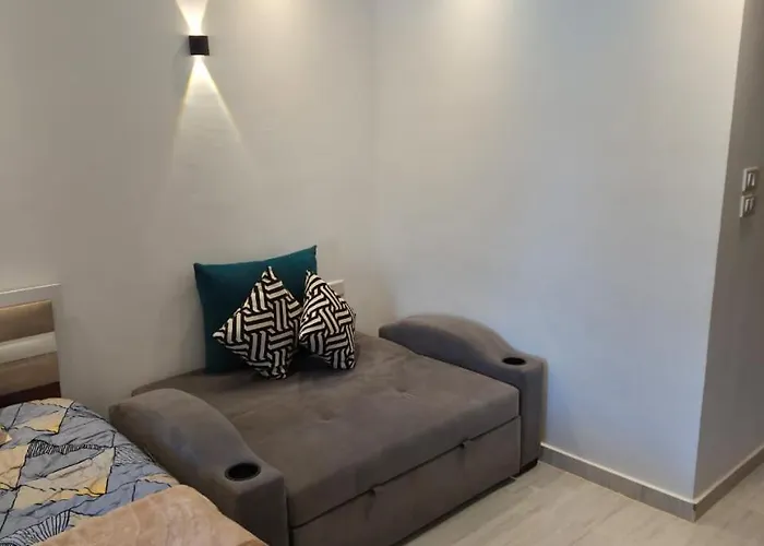 Luxury Studio, Pool, Private & Close To Airport Апарт-отель