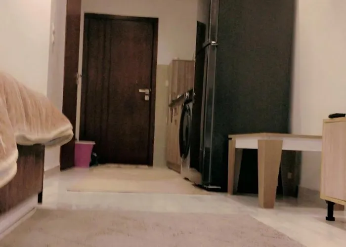 Luxury Studio, Pool, Private & Close To Airport 3*